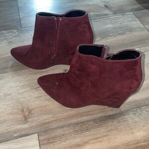 Burgundy wedges